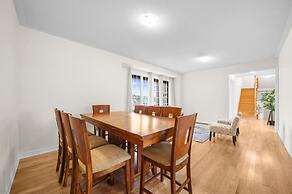 Prime Peterborough 5BR Newly Renovated Home