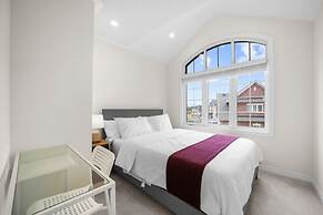 Chic 2BR House Newly Renovated Central Spot