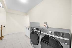 Chic 2BR House Newly Renovated Central Spot