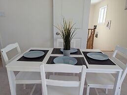 Chic 2BR House Newly Renovated Central Spot