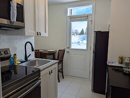 Chic 2BR House Newly Renovated Central Spot