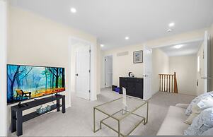Chic 2BR House Newly Renovated Central Spot