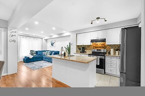 Chic 2BR House Newly Renovated Central Spot