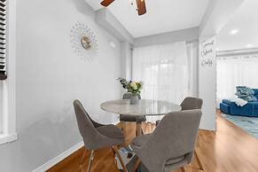 Chic 2BR House Newly Renovated Central Spot