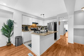 Chic 2BR House Newly Renovated Central Spot