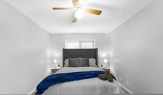 Chic 2BR House Newly Renovated Central Spot