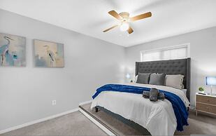 Chic 2BR House Newly Renovated Central Spot