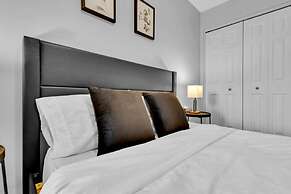 Cozy 3BR Home Parking Near Kitchener Attractions
