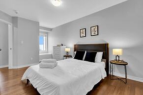 Cozy 3BR Home Parking Near Kitchener Attractions