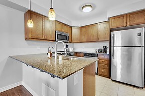 Cozy 3BR Home Parking Near Kitchener Attractions