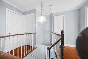 Stylish 3BR Whitby Home in Prime Location