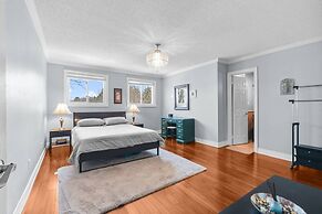 Stylish 3BR Whitby Home in Prime Location