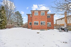 Stylish 3BR Whitby Home in Prime Location