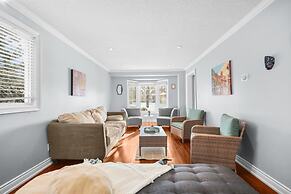 Stylish 3BR Whitby Home in Prime Location