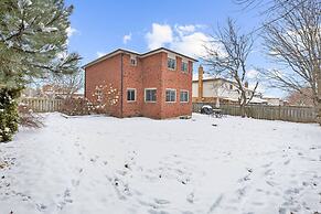 Stylish 3BR Whitby Home in Prime Location