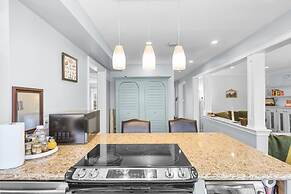 Stylish 3BR Whitby Home in Prime Location