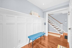 Stylish 3BR Whitby Home in Prime Location