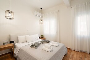 LIV - Charming 3BD in Athens Vibrant Downtown