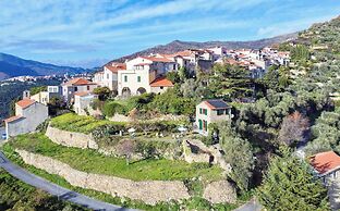 Panoramic Rural House With Garden