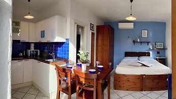 Panoramic Rural House With Garden