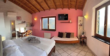 Panoramic Rural House With Garden