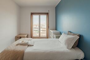Espinho Modern 3 Bedroom Apartment by Vacationy
