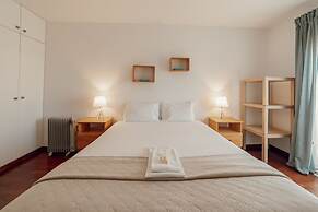 Espinho Modern 3 Bedroom Apartment by Vacationy