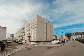 Espinho Modern 3 Bedroom Apartment by Vacationy