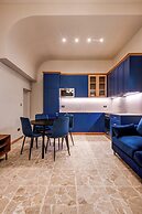 Modern Designer 2BR Apartment – Walk to Sea