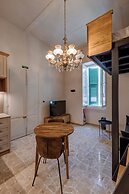 Modern Designer 2BR Apartment – Walk to Sea