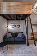 Modern Designer 2BR Apartment – Walk to Sea
