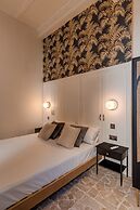 Modern Designer 2BR Apartment – Walk to Sea