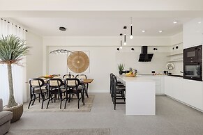 Dimitris Residence