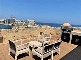 Sea View Penthouse - Spacious Terraces
