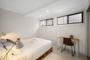 Smart Suites Self Check-in Apartments - 144 Dixon