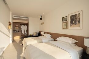 Miyue Roman Holiday Bubble Pool hotel