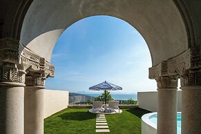 Miyue Roman Holiday Bubble Pool hotel