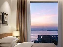 Miyue Roman Holiday Bubble Pool hotel