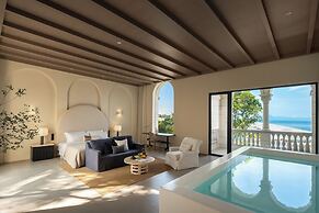 Miyue Roman Holiday Bubble Pool hotel