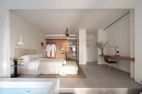 Miyue Roman Holiday Bubble Pool hotel