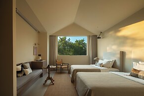 Miyue Roman Holiday Bubble Pool hotel