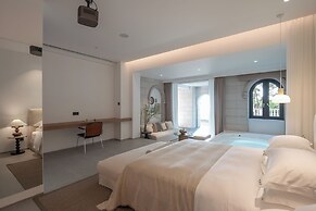 Miyue Roman Holiday Bubble Pool hotel