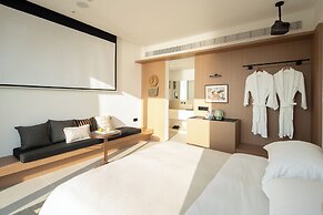 Miyue Roman Holiday Bubble Pool hotel