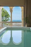 Miyue Roman Holiday Bubble Pool hotel