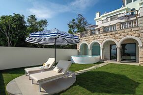 Miyue Roman Holiday Bubble Pool hotel
