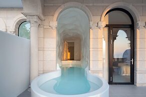 Miyue Roman Holiday Bubble Pool hotel