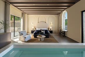 Miyue Roman Holiday Bubble Pool hotel