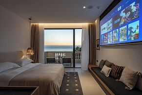 Miyue Roman Holiday Bubble Pool hotel