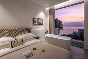 Miyue Roman Holiday Bubble Pool hotel