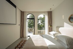 Miyue Roman Holiday Bubble Pool hotel